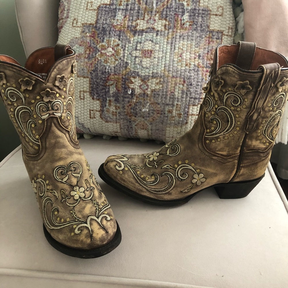 Leather floral stitched boots